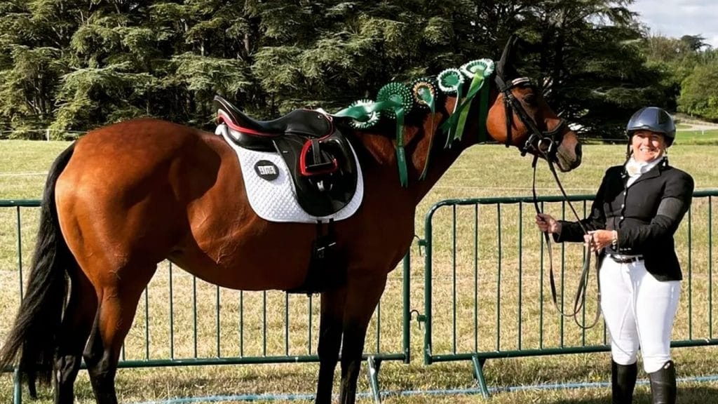 kat williams-jones with her horse redbackcappuchino